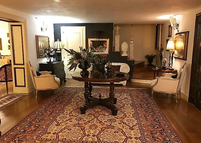 فيلة The Queen's House *