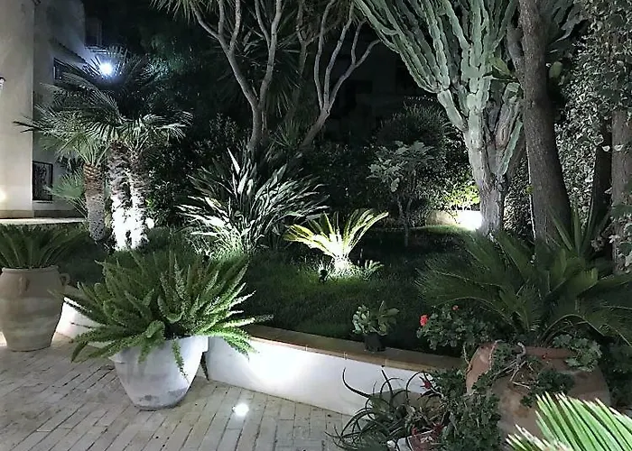 فيلة The Queen's House *