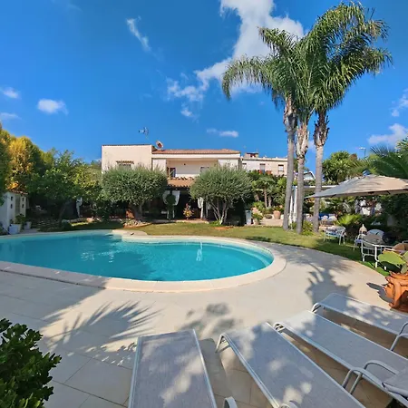 The Queen's House Villa