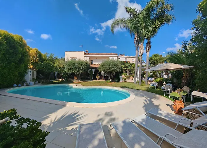 The Queen's House Villa